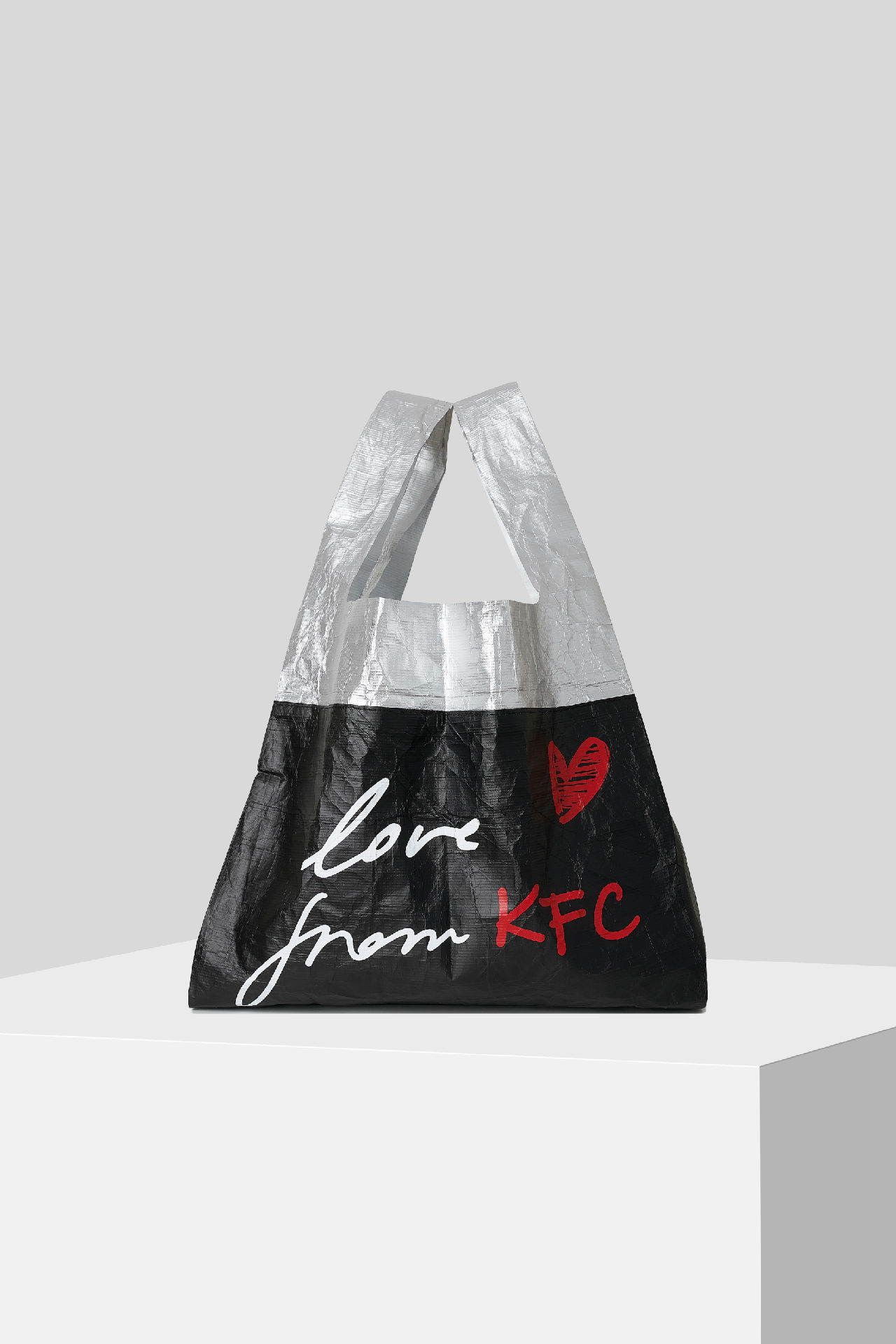 美食+时髦=？KFC X KARL LAGERFELD发布会给你答案！_c字的潮鞋